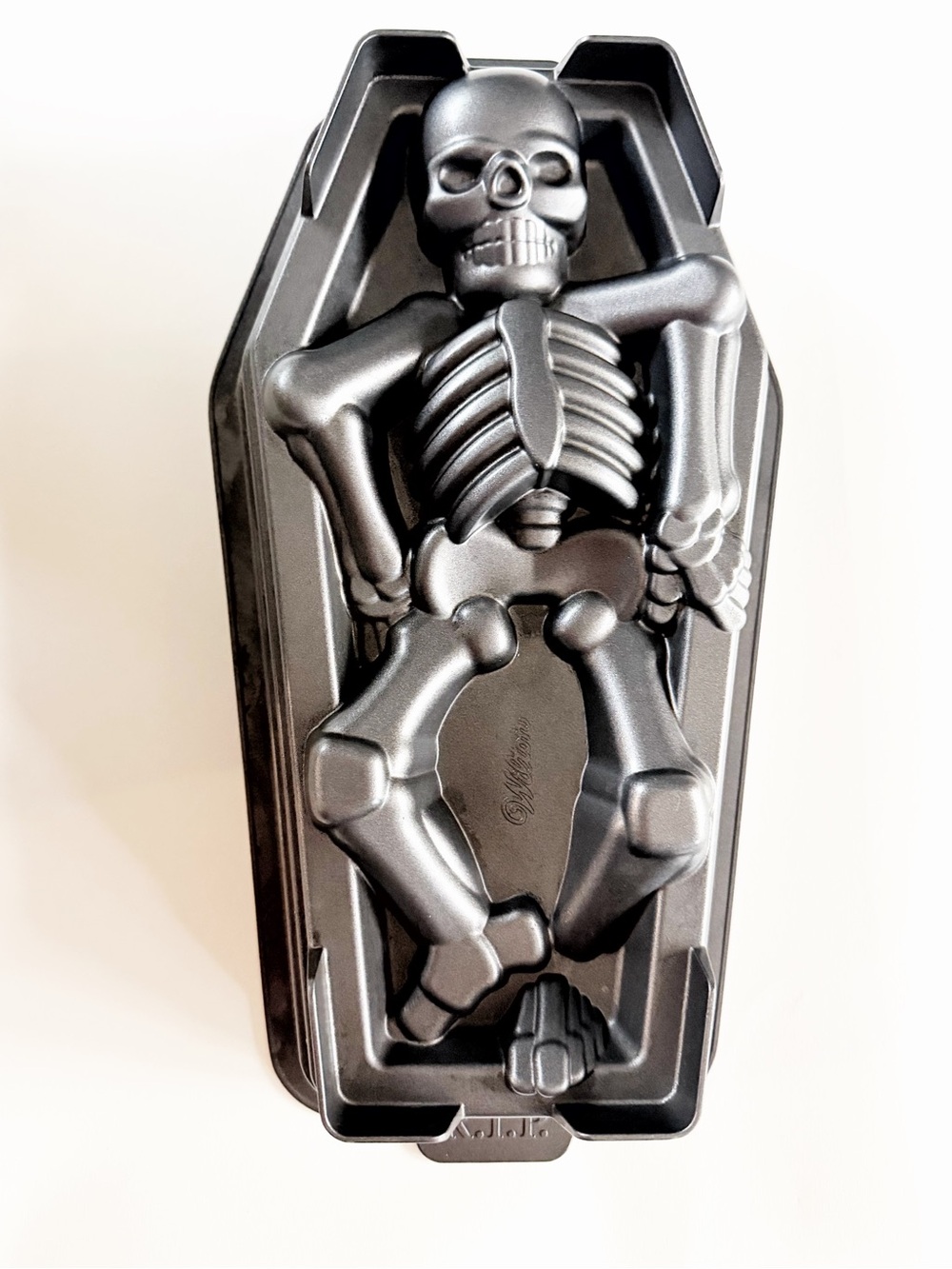 Wilton Dimensions Skeleton in Casket Coffin 3-D Cake Pan Bundt grave baking form